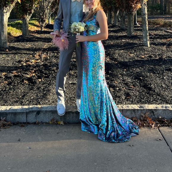 Jovani reverse sequin gown - Picture 4 of 4